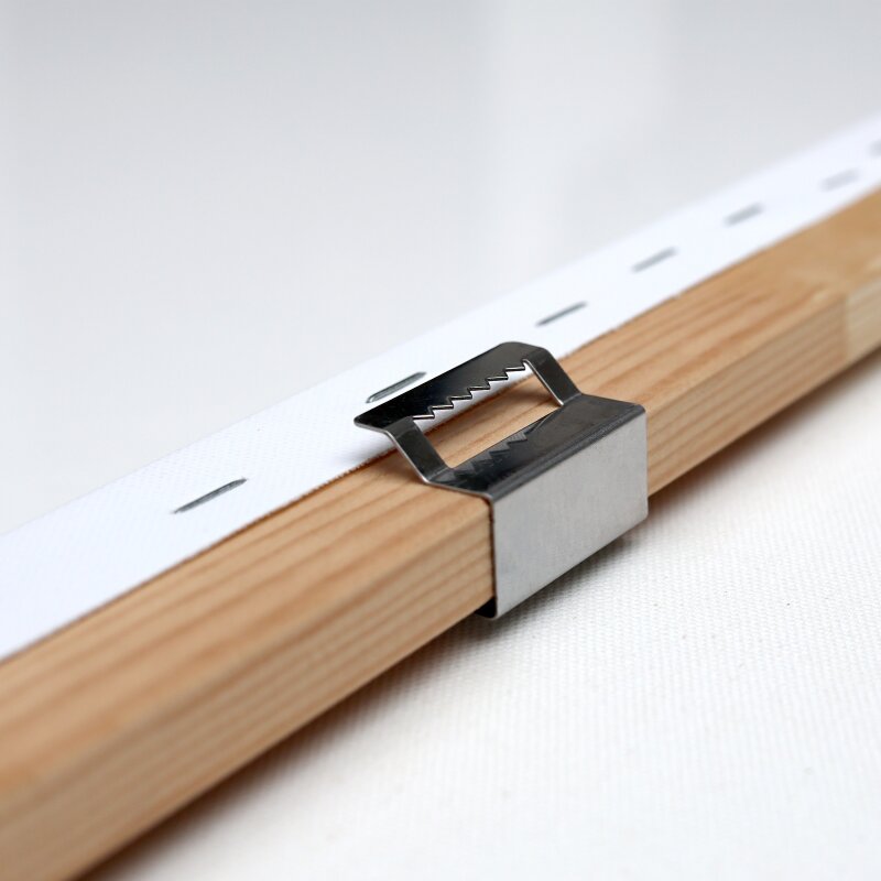 Mitgelieferter Aufhänger, der auf den Keilrahmen aufgesteckt wird