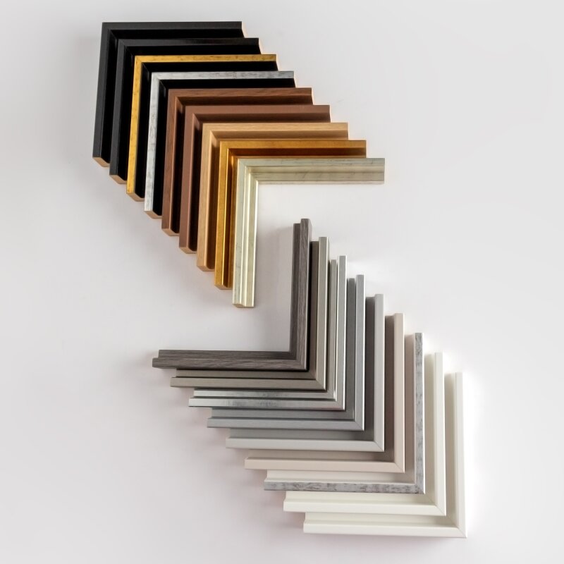 Auswahl an Schattenfugenrahmen und Bilderrahmen-Profilen aus Holz und MDF in verschiedenen Farben wie Schwarz, Gold, Eiche und Silber.