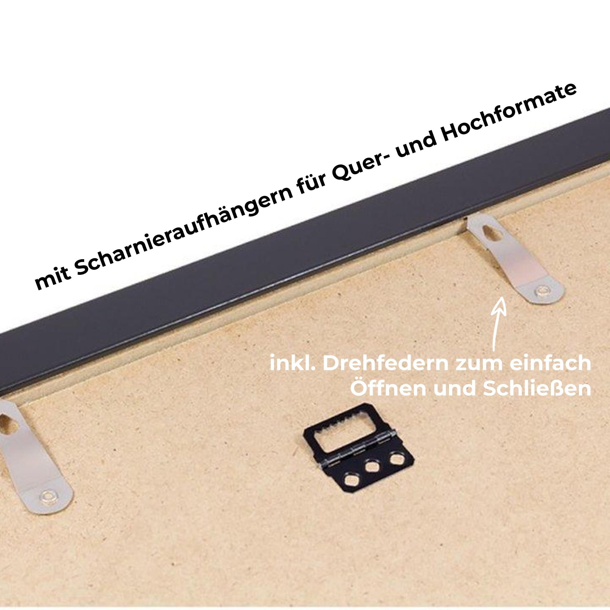 Der Barockrahen ist mit Scharnieraufhängern zum Quer- und Hochkant Aufhängen ausgestattet und wird über Drehfedern bequem verschlossen