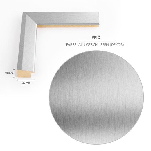 Detailansicht der Dekorfolie in geschliffener Aluminium Optik und des Rahmenprofils im Schnitt mit dem 30 mm breitem und 18 mm tiefen Profil