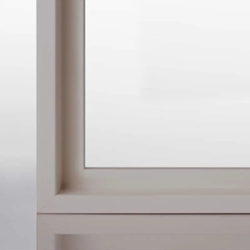 Nahaufnahme eines Sandbeige matten Bilderrahmen-Profils mit edler Matt-Optik und präziser Gehrung.