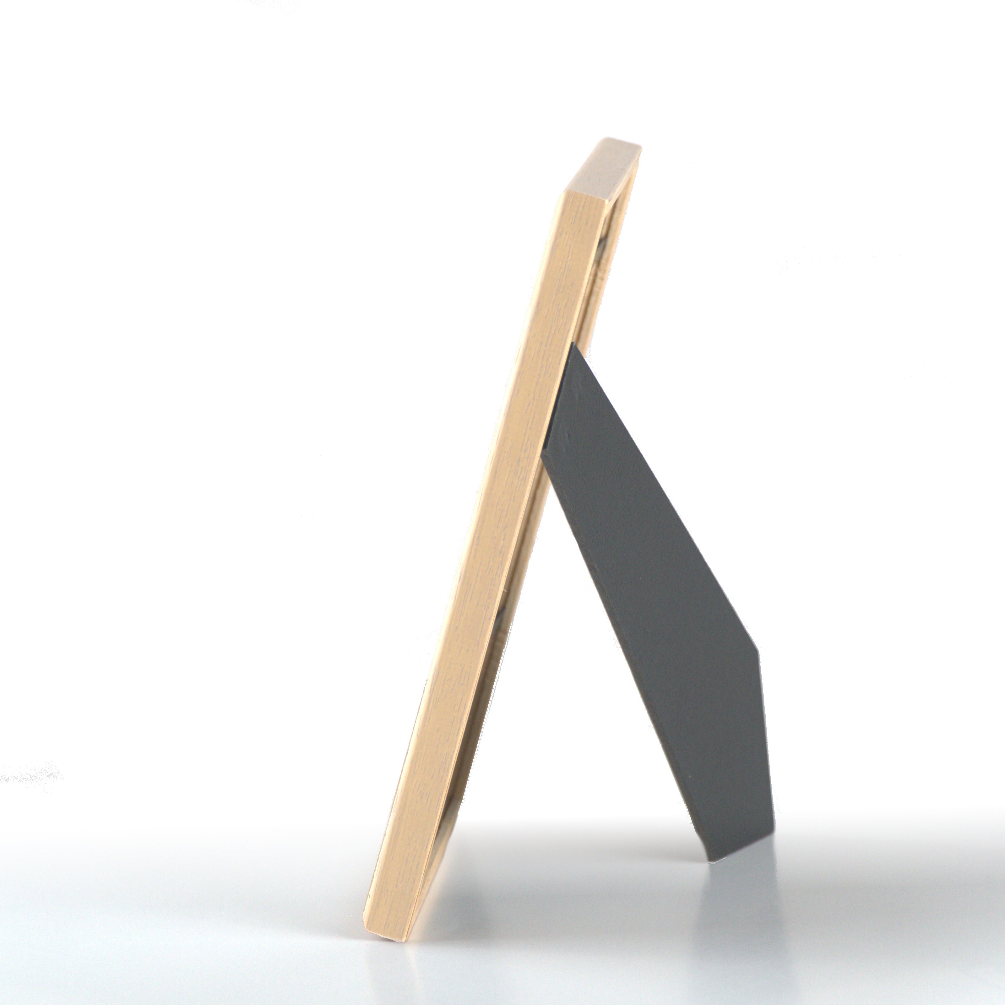 Naturton Holzrahmen mit Glas von der Seite mit Standfuß – hochwertiger Design Bilderrahmen in modernem Stil für kreative Wohnräume