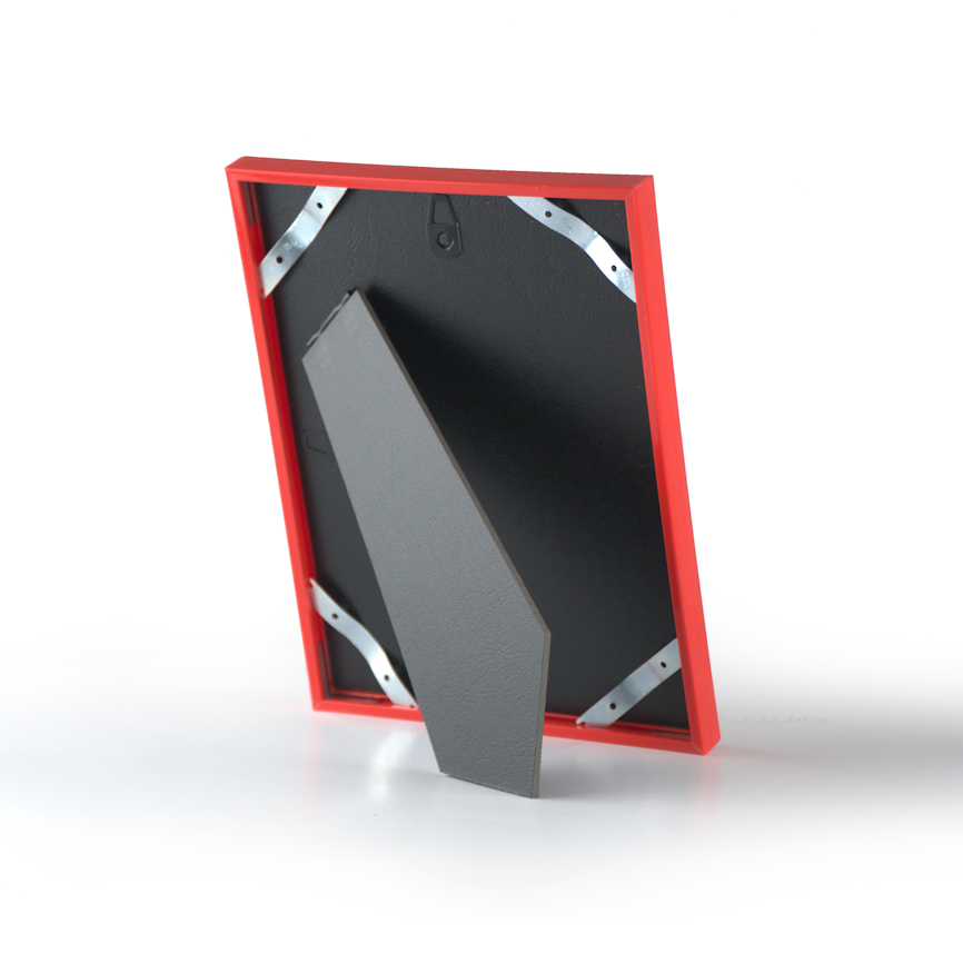 Rückseite eines modernen Bilderrahmens mit stabilem Aufsteller und Aufhänger, ideal für Tisch- oder Wandpräsentation.